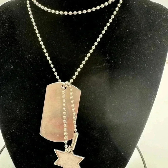 🔥FINAL BEST PRICE 🔥 Gucci Silver Dog Tag pendant with a Gucci Star Pendant - Picture 13 of 13